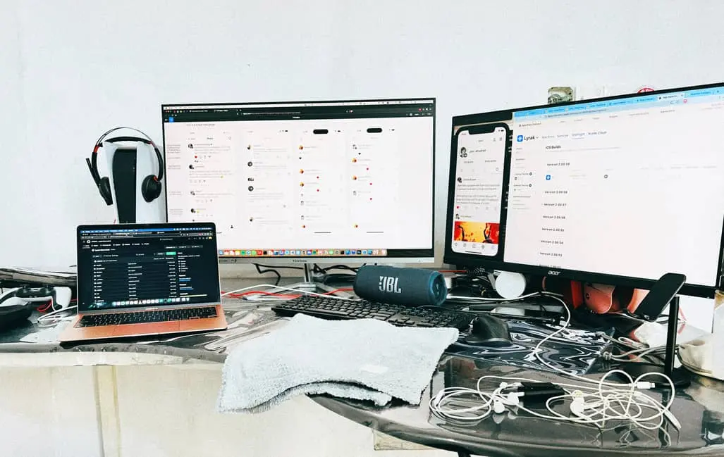 Development workspace with Lyrak on desktop and mobile screens